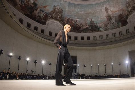 L'homme Saint Laurent : sombre et romantique pour l'automne 